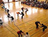 大石小学校の5、6年生32人がみずき小を訪れた時の写真3