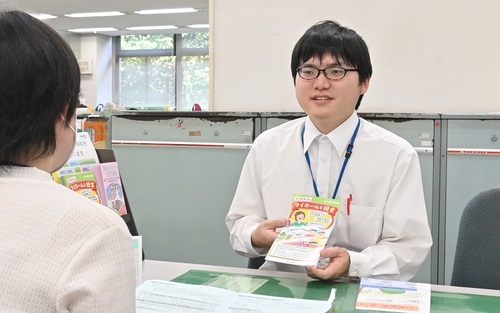 課税課主事の写真
