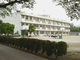 福田中学校の外観写真