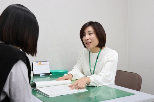 総務課の課長補佐兼係長の写真