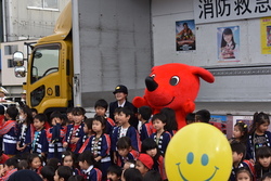 半纏を着た子ども達