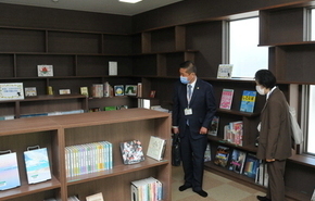 のだしこども館の図書コーナー