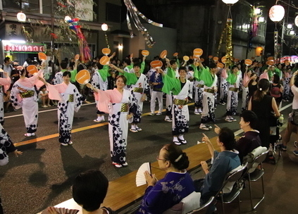 夏まつり踊り七夕の様子