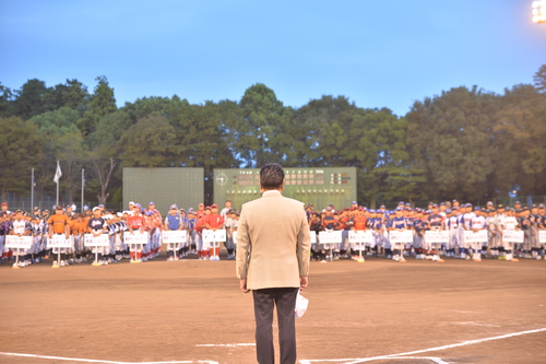 選手たちに挨拶をする市長