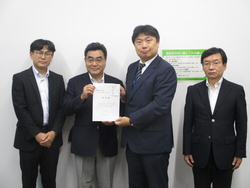 財務省　尾﨑輝宏主計官に要望書を鈴木有・野田市長が手交