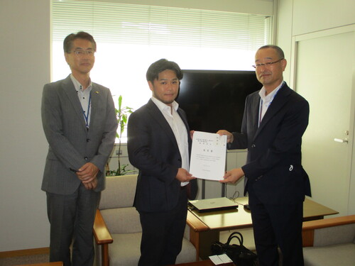 関東地方整備局建政部都市整備課長に要望書を野田市建設局長が手交