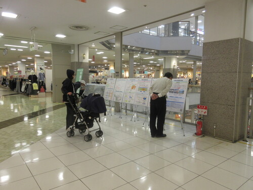 イオンノア店　2階吹き抜け周りエスカレーター脇