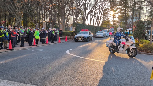 白バイとパトカーの出動