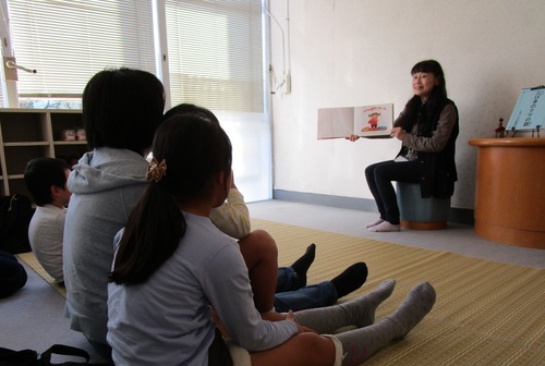 南図書館おはなし会イメージ写真