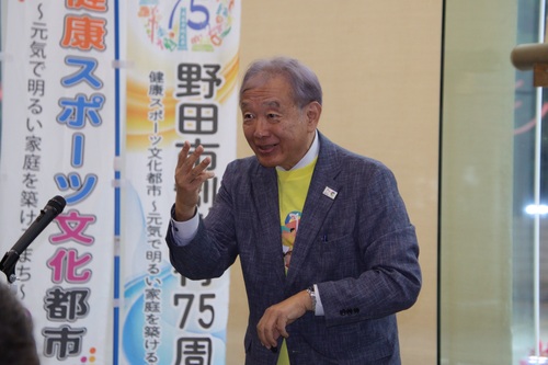 キャラバン隊　あいさつ