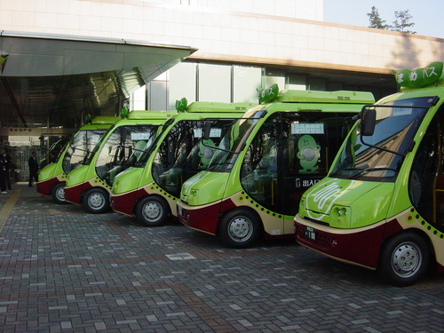 初代のボンネット型の　まめバス
