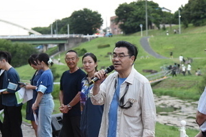 挨拶をする市長
