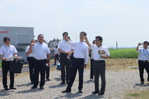江戸川堤防から野田橋を望む
