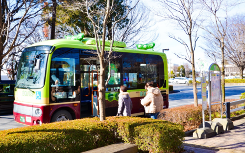 市役所バス停乗客あり