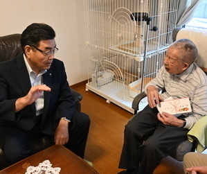 歓談中の市長