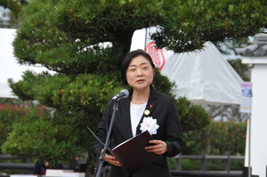 挨拶をする茂木千葉県副知事