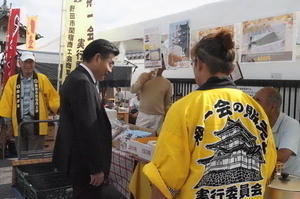 賑やかな出店の様子