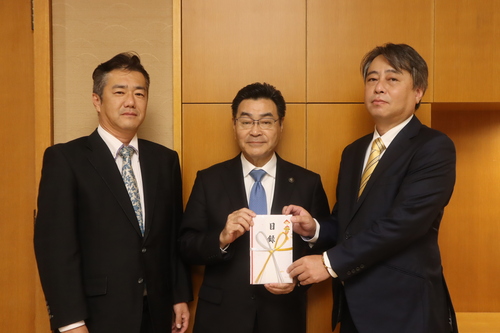 環境リサイクル協会との記念撮影