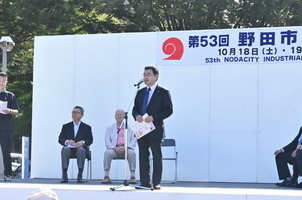 挨拶をする市長