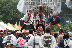神輿の練り歩き