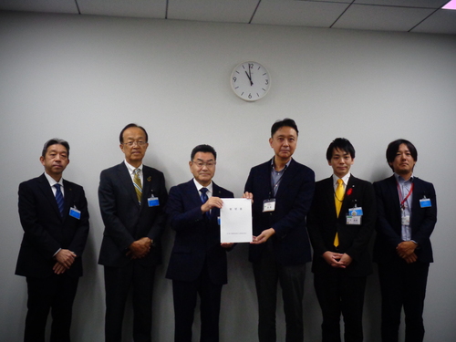 東京都知事要望をした際の集合写真です