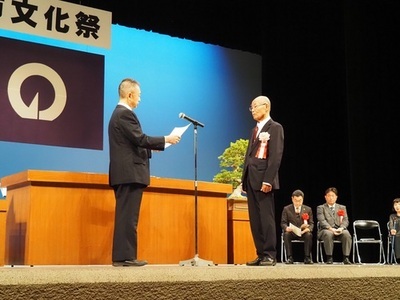 表彰を受ける久保周平さん