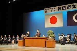 挨拶をする市長