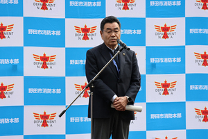 挨拶をする市長