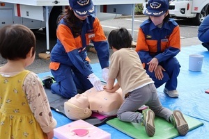 心肺蘇生について体験するコーナー