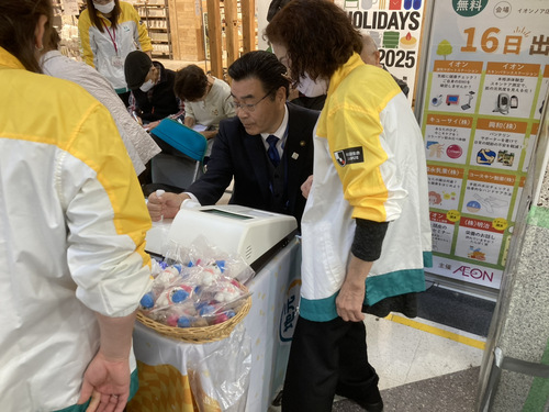 健康チェックを受ける市長