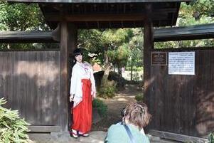 市民会館の前での撮影風景