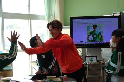 （関宿小）教室で交流