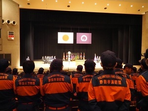 会場に集まる消防団の皆さん