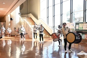 ロビーでの太鼓によるお出迎え