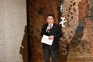 挨拶をする市長