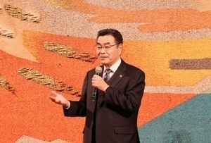 挨拶をする市長