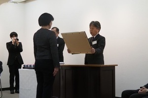 表彰を受ける先生