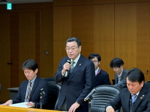 左から2人目に映っている、鈴木有野田市長が要望趣旨説明を行う様子