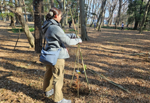 支柱を立てる様子