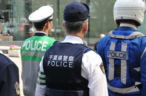 整列する警察官たち