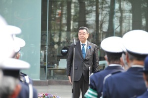 あいさつをする市長