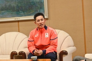 結果報告をする小須田選手