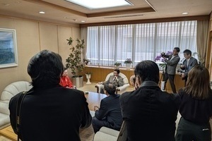 取材を受ける小須田選手