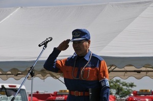 報告を受ける市長