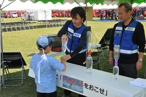 ペットボトルで竜巻をおこす実験