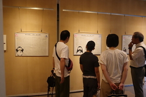 市役所ふれあいギャラリーでの展示の様子
