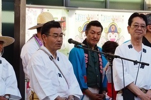 挨拶をする市長
