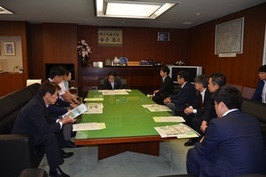 大臣との懇談の様子