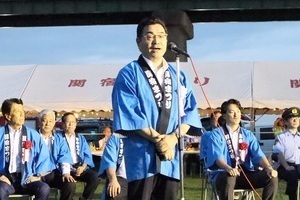 挨拶をする市長